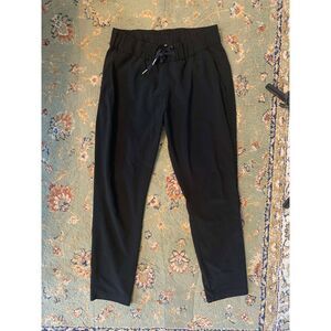 Lululemon Black Athleisure Casual Jogger Pants, size 6